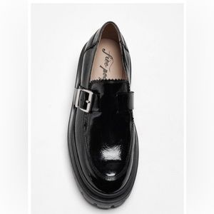 NWOB Free People McKenzie MJ Loafer Lug Sole Black Patent Leather Buckle. SZ 9.5